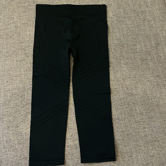 Prism 2 NWT 3/4 leggings. Forest green. - Picture 2 of 5